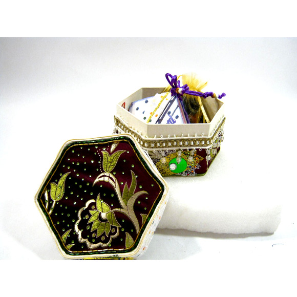 Keepsake Jewelry Trinket Box for Mementos Desk Items w/ Mini Journal + Potpourri - Picture 16 of 16